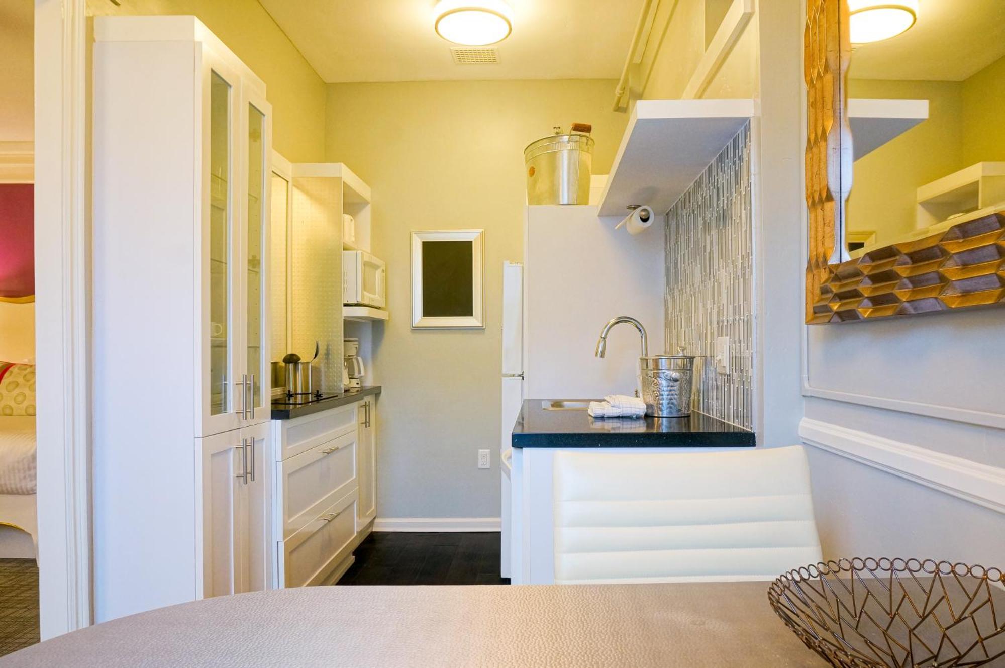 Inn At The Park San Diego Room photo
