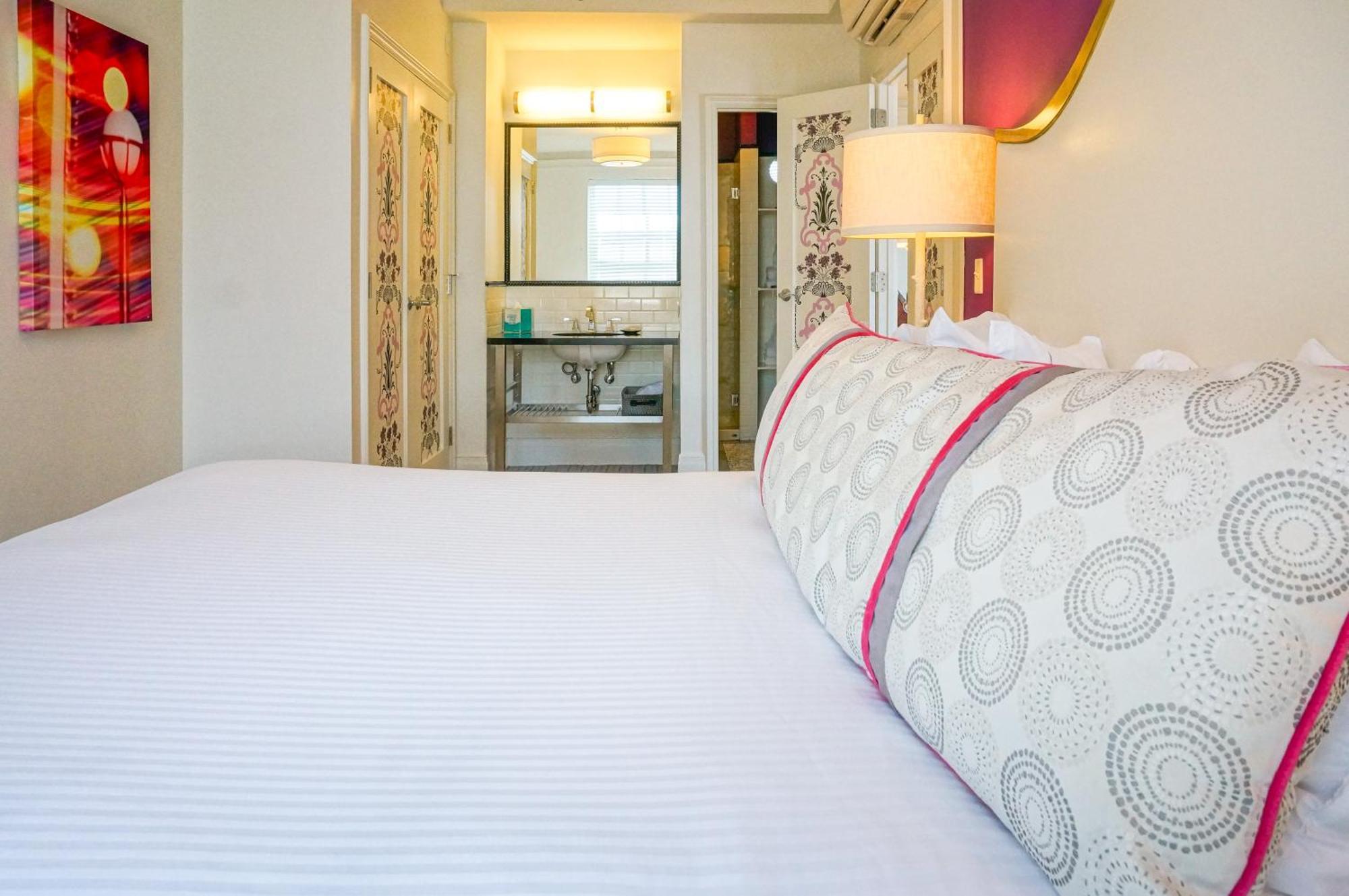 Inn At The Park San Diego Room photo