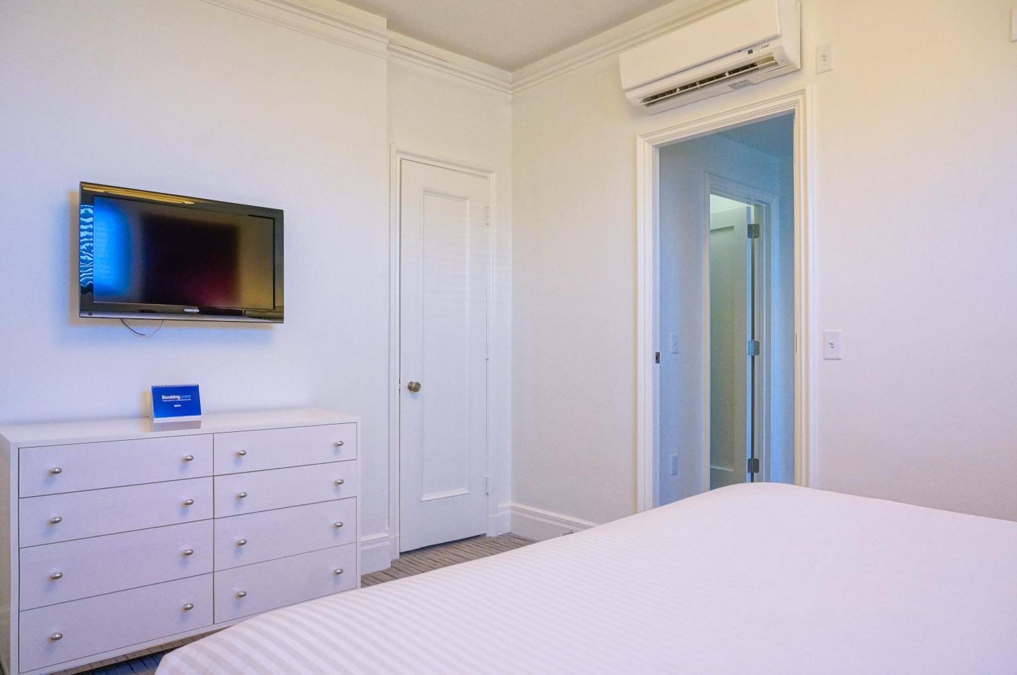 Inn At The Park San Diego Room photo