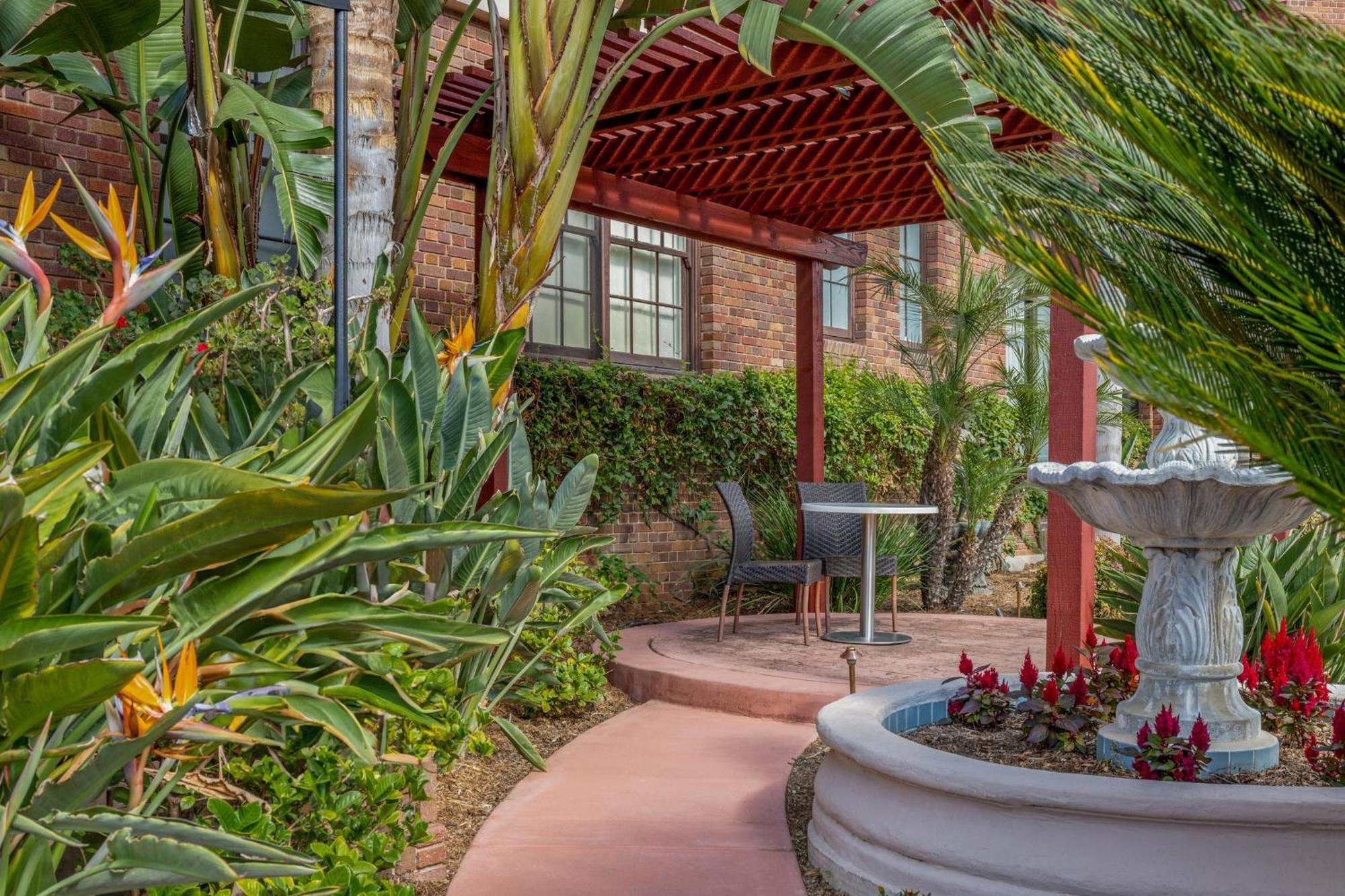 Inn At The Park San Diego Exterior photo