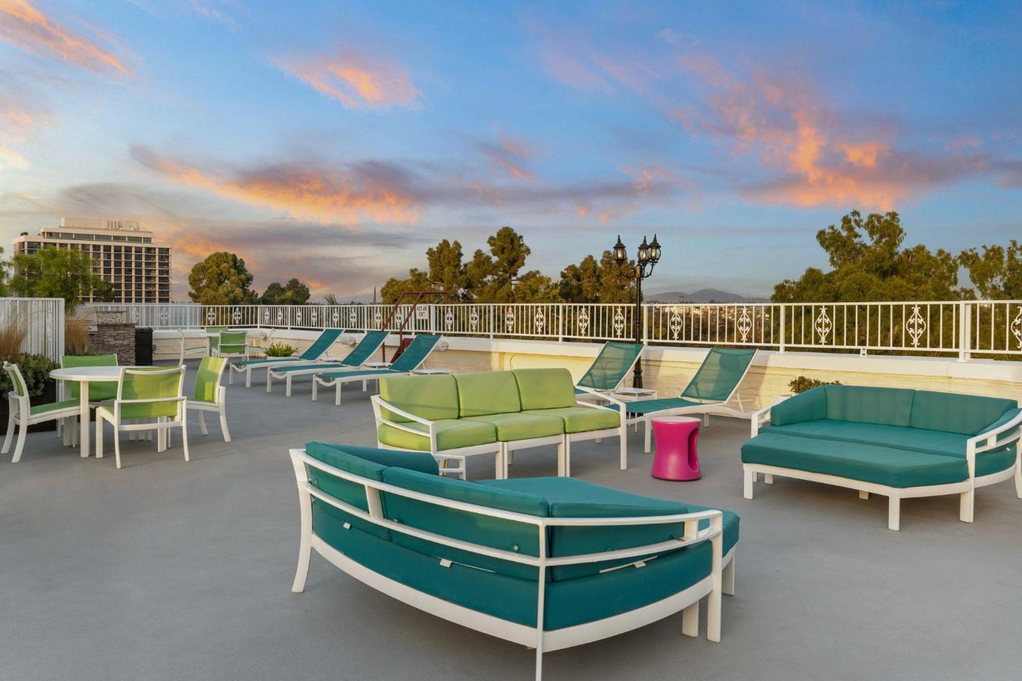 Inn At The Park San Diego Exterior photo